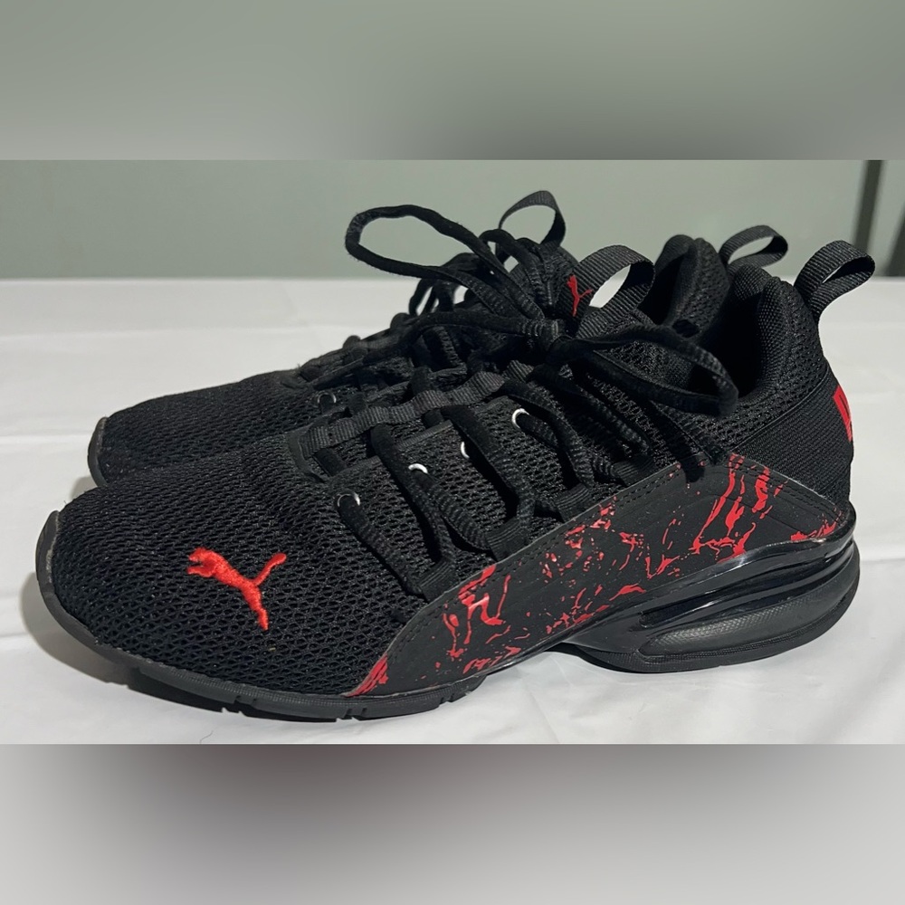 Boys Black and Red Puma Axelion Sneaker Size 5.5Y